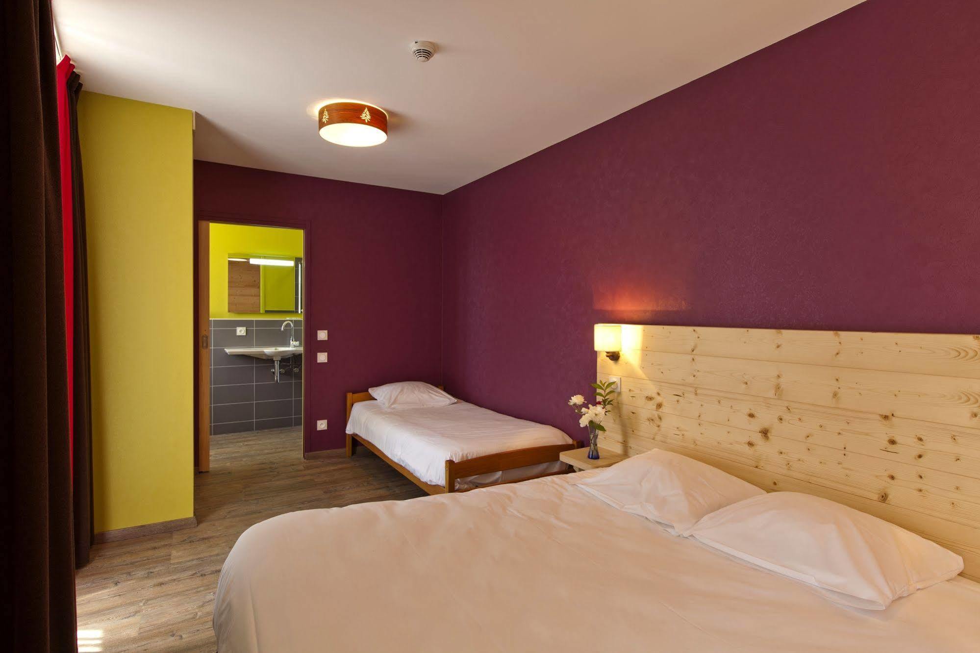 Hotel Logis Lbb - Les 2 Lacs 3*